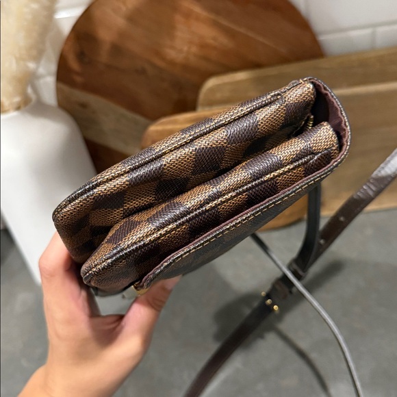 Louis Vuitton Hoxton PM Damier Crossbody Shoulder Bag - Picture 5 of 13